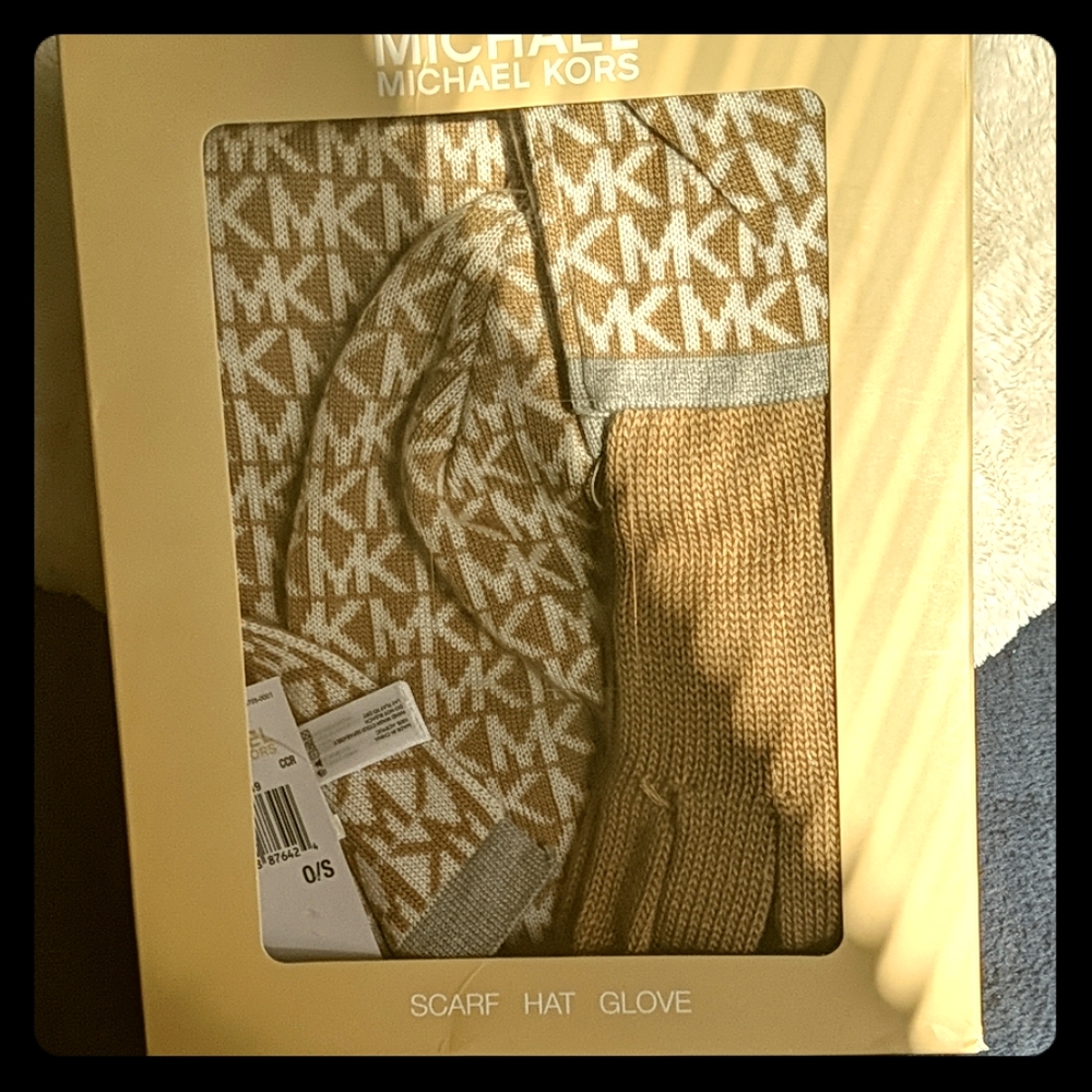 MK scarf hat glove set never used